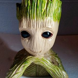 Groot planter hot sale